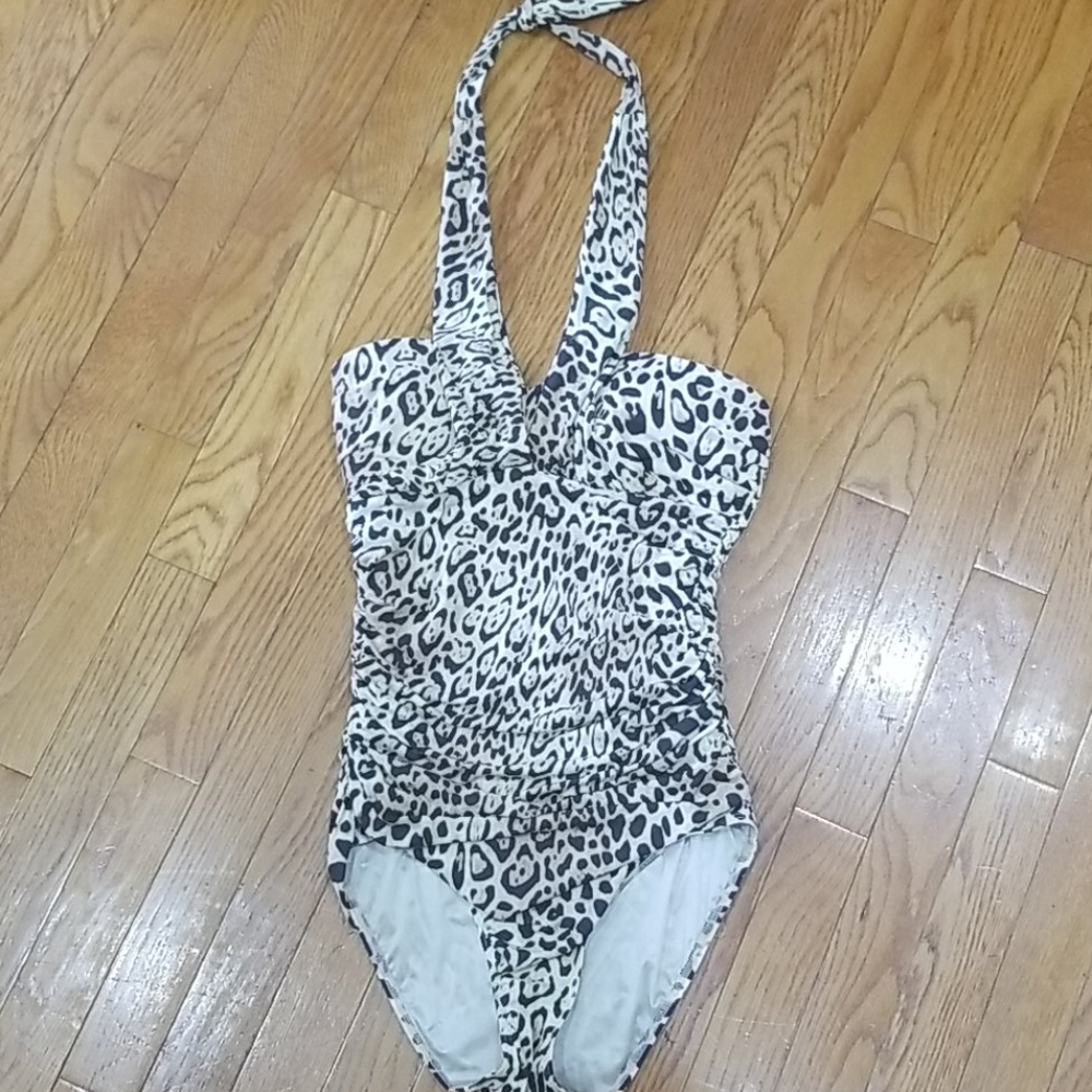 Victoria secret Swimsuit sz Small Retail 129